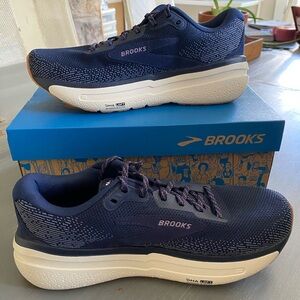 Brand New Brooks Ghost Max 2 Women’s 8.5 Run & Walk Shoes
